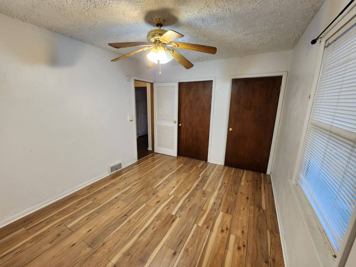 Apartment for rent at 1324 E 10th St, Davenport, IA 52803