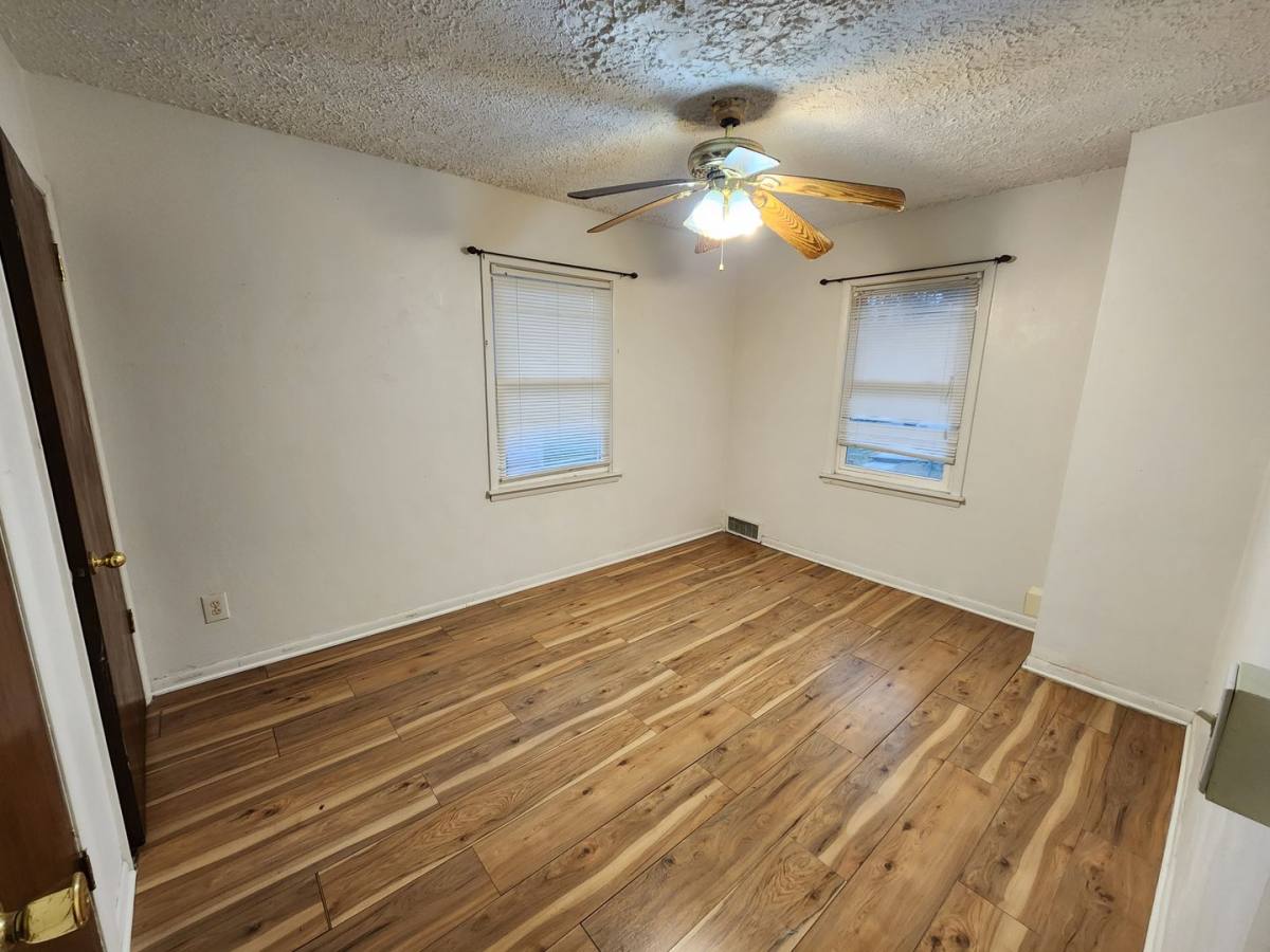 Apartment for rent at 1324 E 10th St, Davenport, IA 52803