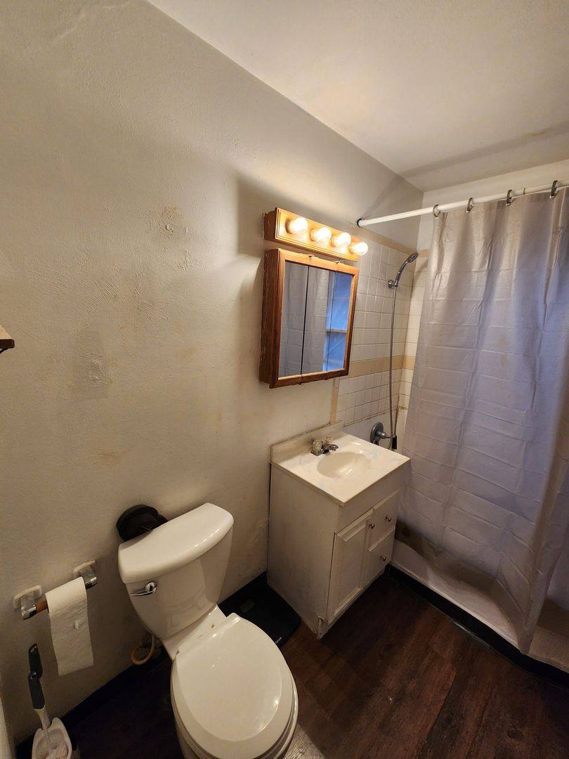 Apartment for rent at 1324 E 10th St, Davenport, IA 52803