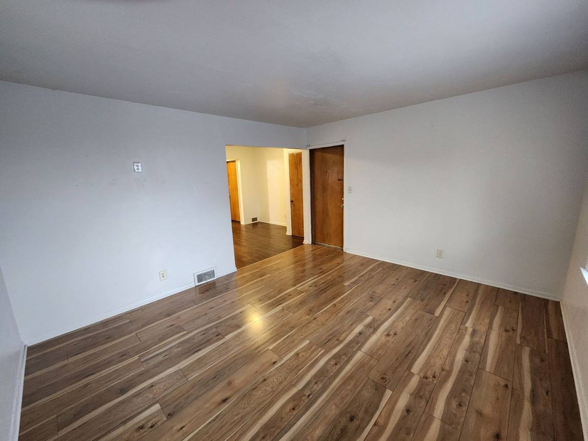 Apartment for rent at 1324 E 10th St, Davenport, IA 52803