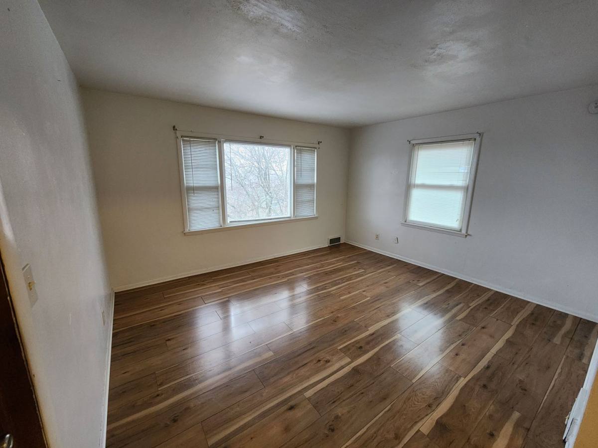 Apartment for rent at 1324 E 10th St, Davenport, IA 52803
