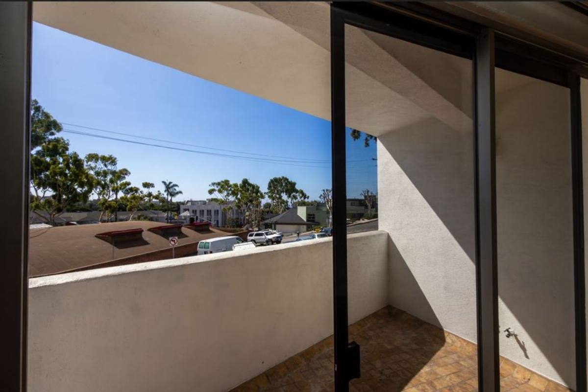Apartment for rent at 100 Cliff Dr, Laguna Beach, CA 92651