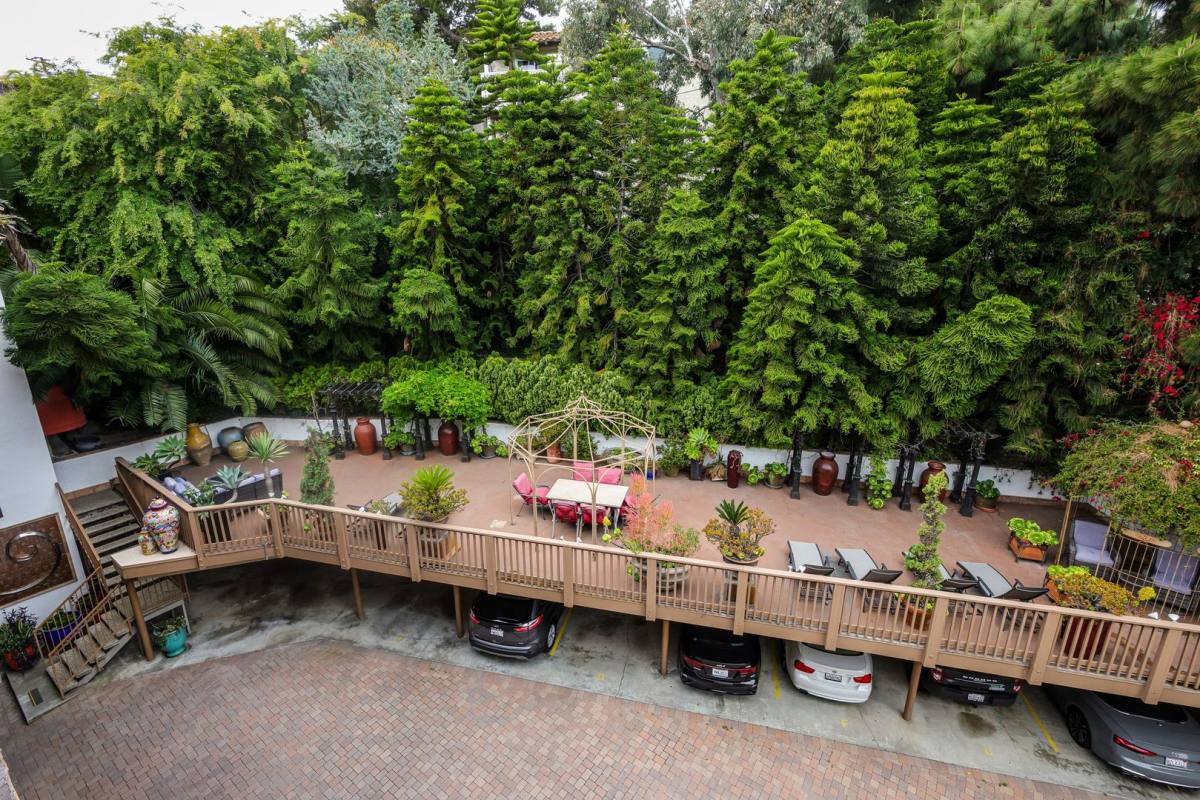 Apartment for rent at 100 Cliff Dr, Laguna Beach, CA 92651