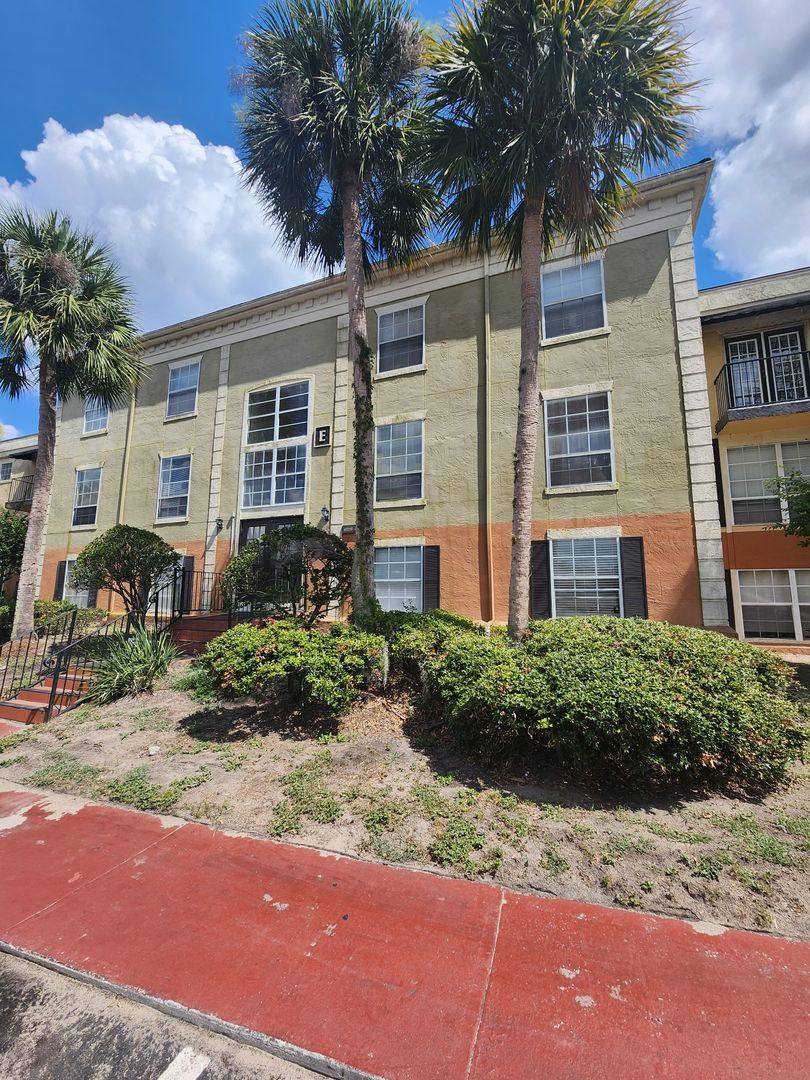 Condo for rent at 4106 Dijon Dr, Orlando, FL 32808