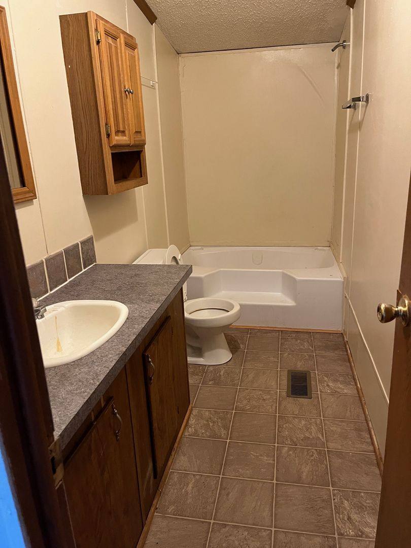 Apartment for rent at 1505 Sheppard Rd, Burkburnett, TX 76354