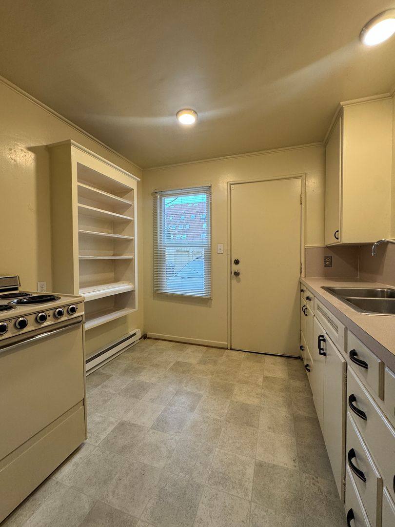 Apartment for rent at 1014 Lawrence St, Eugene, OR 97401