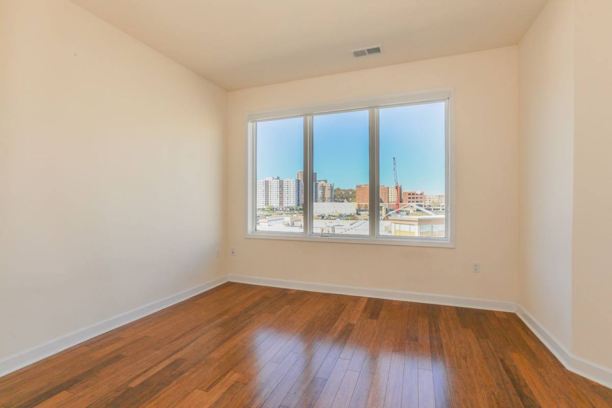 Apartment for rent at 10 Main St, Edgewater, NJ 07020