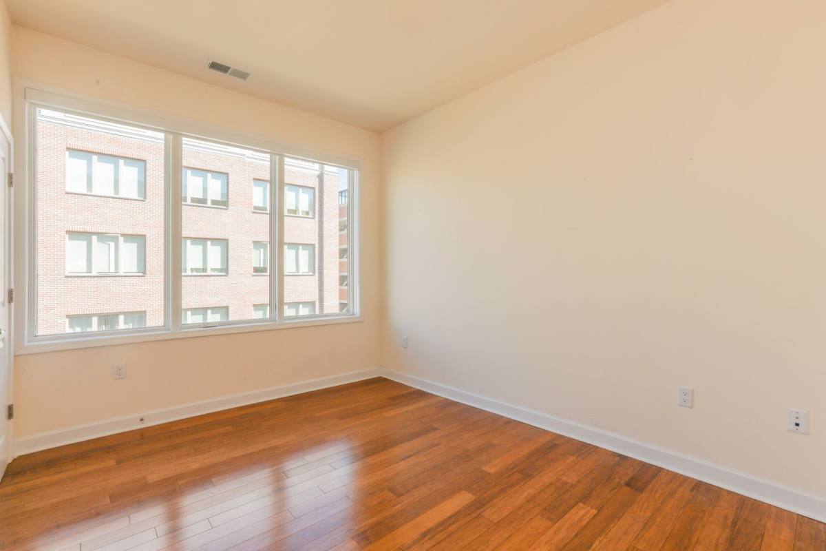 Apartment for rent at 10 Main St, Edgewater, NJ 07020