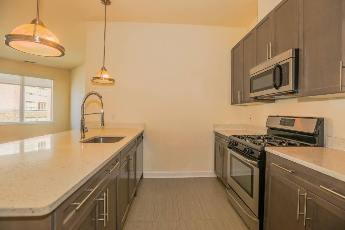 Apartment for rent at 10 Main St, Edgewater, NJ 07020