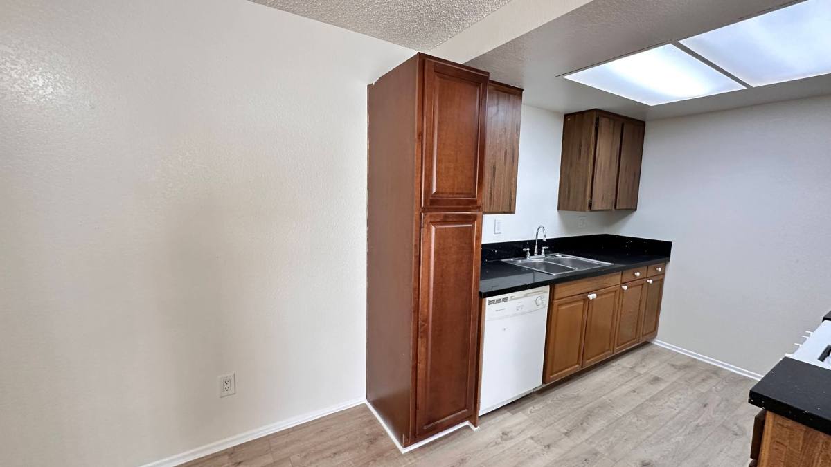 Apartment for rent at 6540 Knott Ave, Buena Park, CA 90621