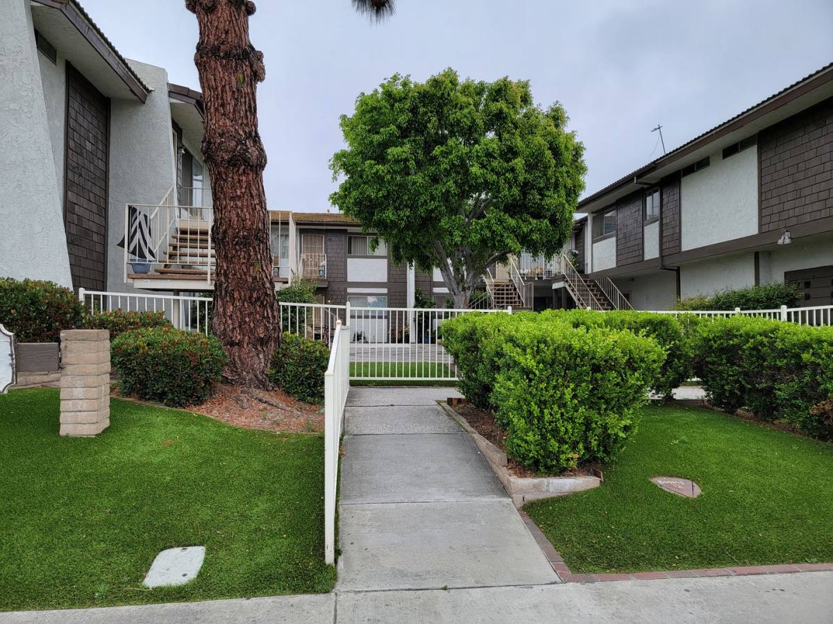 Apartment for rent at 6540 Knott Ave, Buena Park, CA 90621