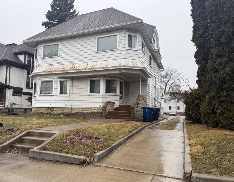 Apartment for rent at 929 Jackson St, Oshkosh, WI 54901