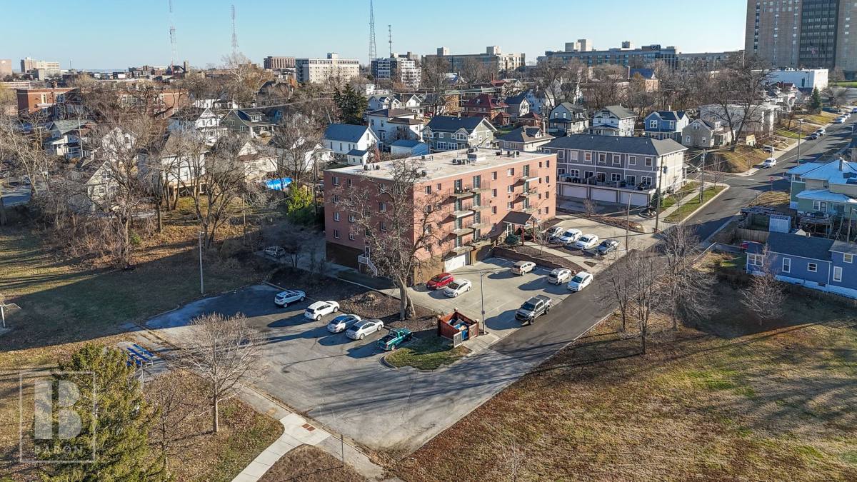 Apartment for rent at 315 N 34th St, Omaha, NE 68131