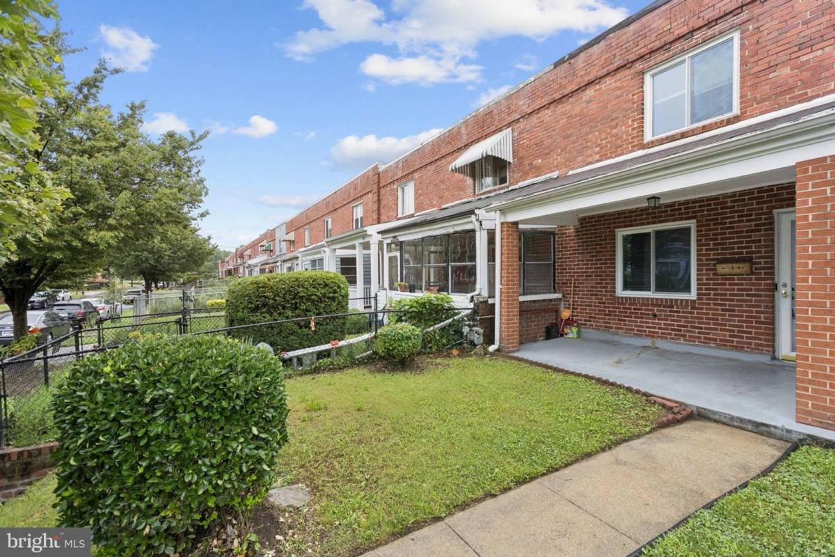 Townhouse for rent at 128 33rd St NE, Washington, DC 20019