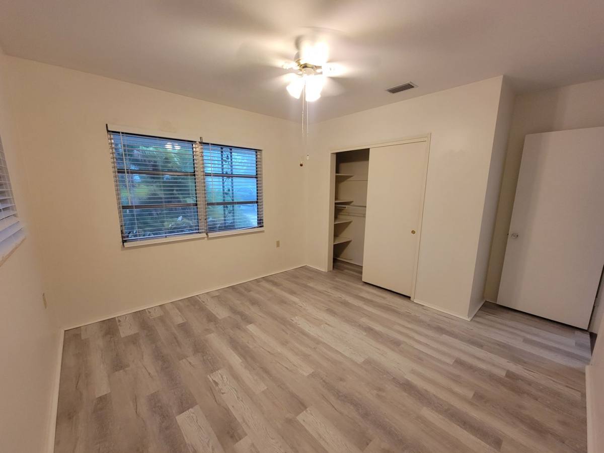 Apartment for rent at 513 Manatee Court, Venice, FL 34285