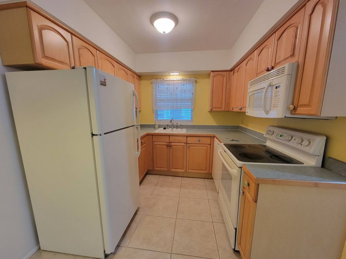 Apartment for rent at 513 Manatee Court, Venice, FL 34285