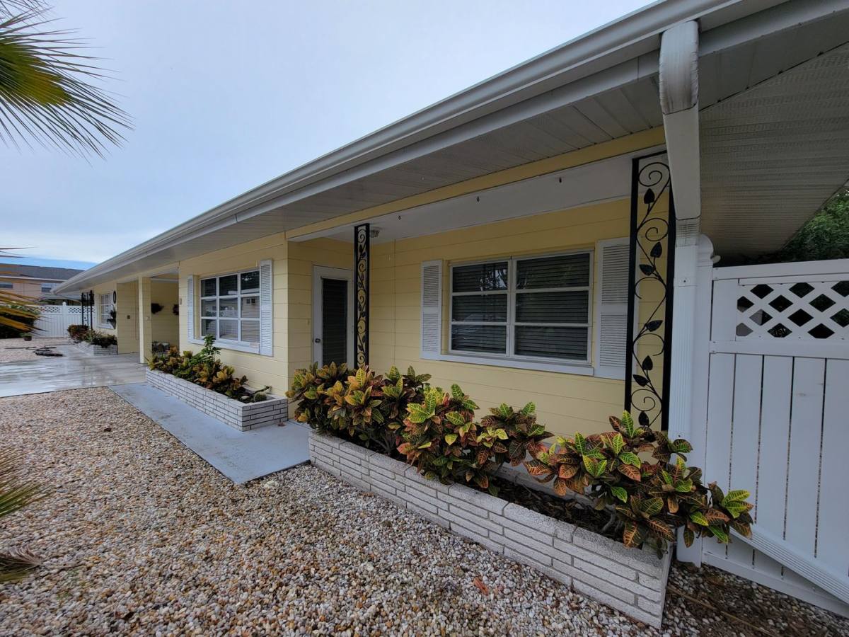 Apartment for rent at 513 Manatee Court, Venice, FL 34285