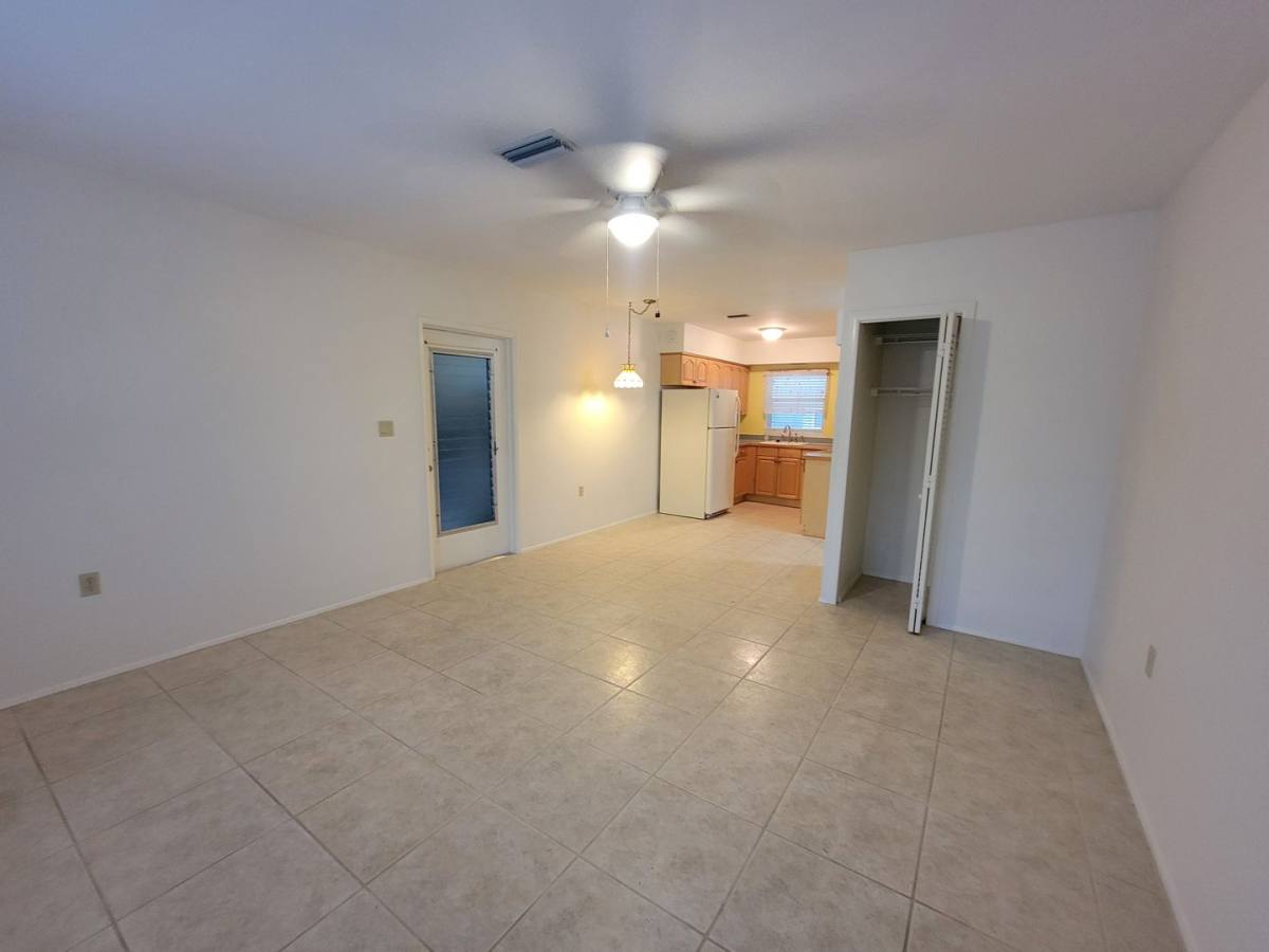 Apartment for rent at 513 Manatee Court, Venice, FL 34285