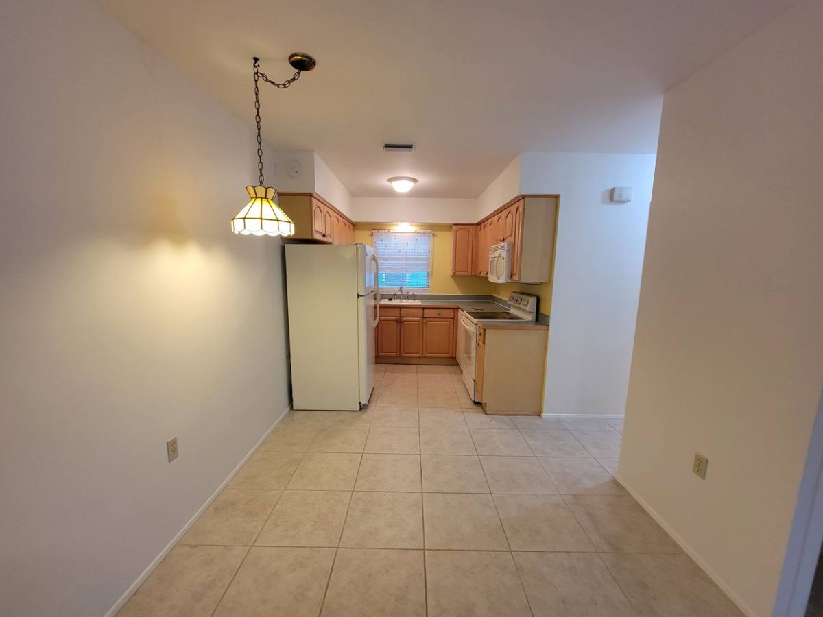 Apartment for rent at 513 Manatee Court, Venice, FL 34285