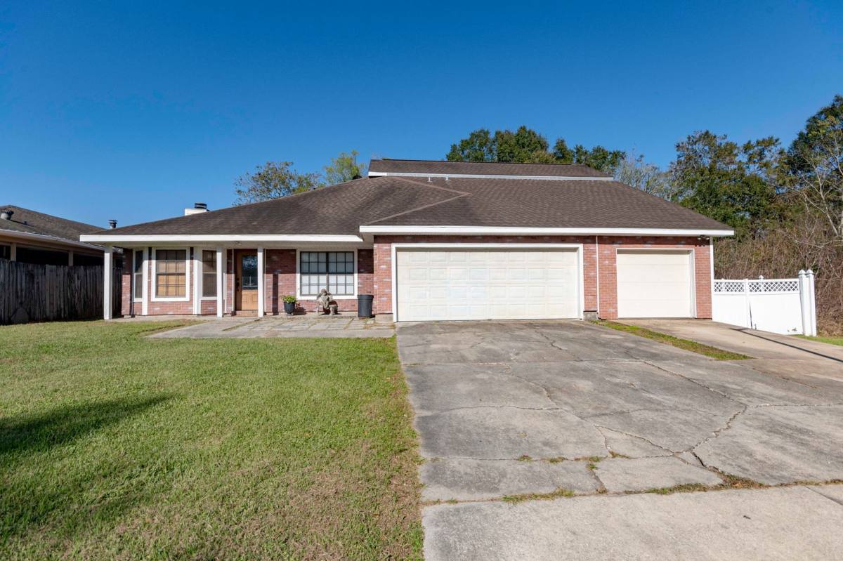 House for rent at 102 Confederate Ave, Broussard, LA 70518