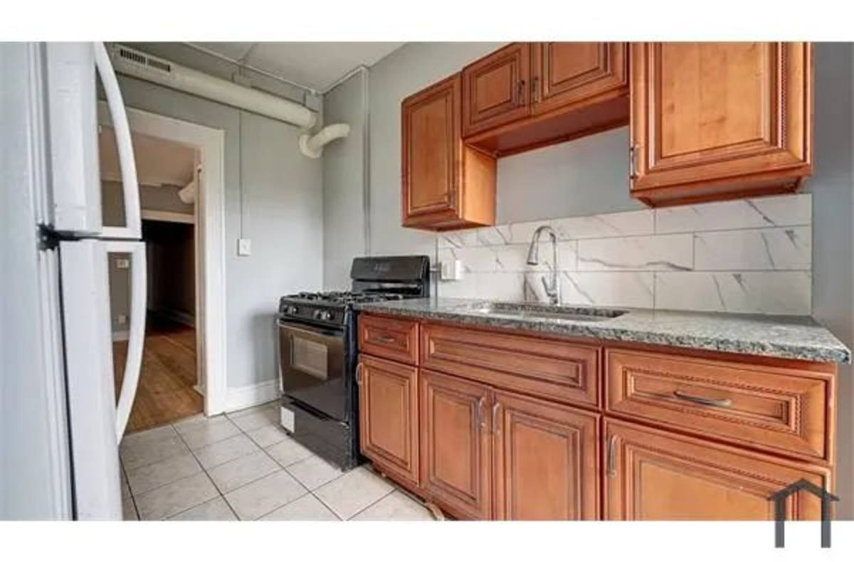 Apartment for rent at 14120 Superior Ave, Cleveland, OH 44118
