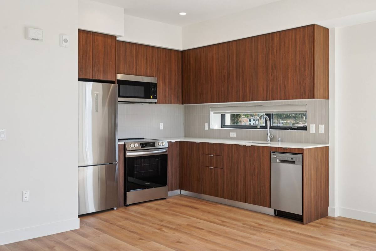 Townhouse for rent at 10431 Santa Monica Blvd, Los Angeles, CA 90025