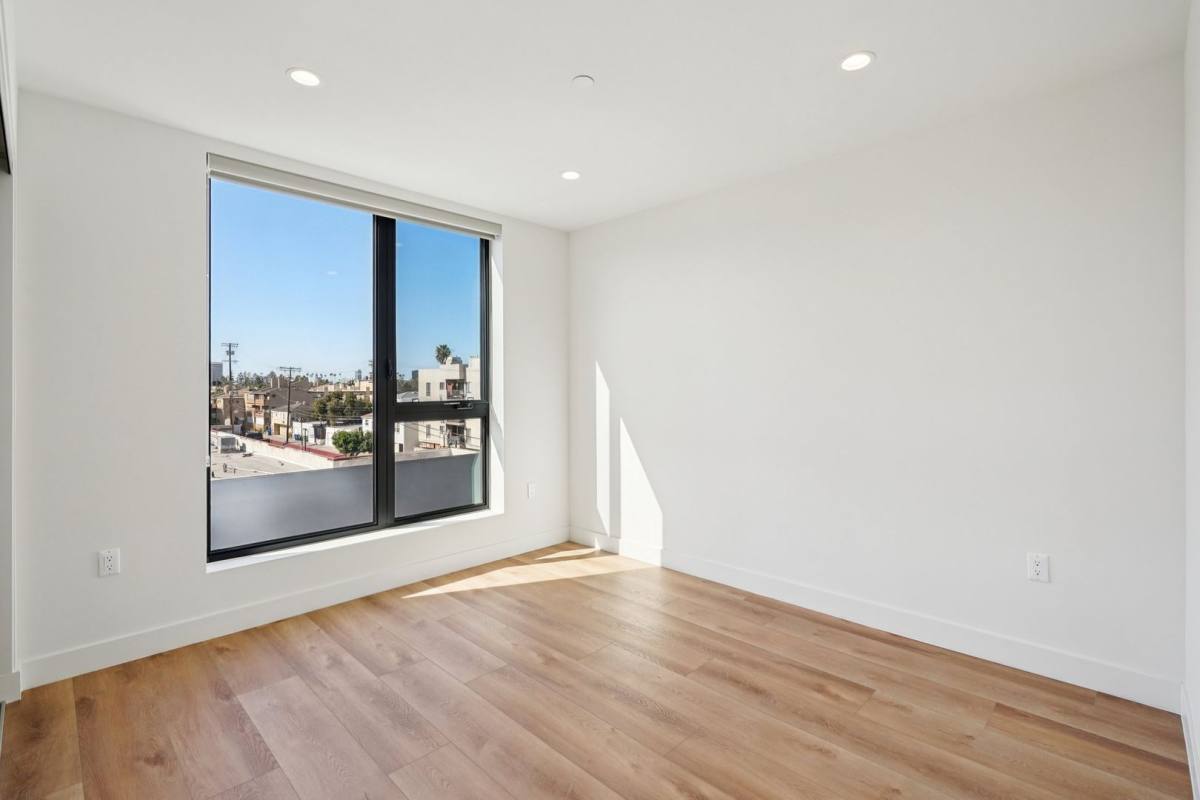 Townhouse for rent at 10431 Santa Monica Blvd, Los Angeles, CA 90025