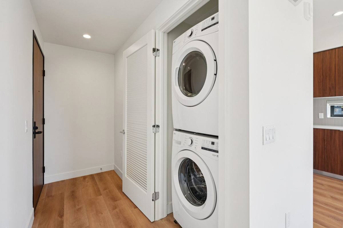 Townhouse for rent at 10431 Santa Monica Blvd, Los Angeles, CA 90025