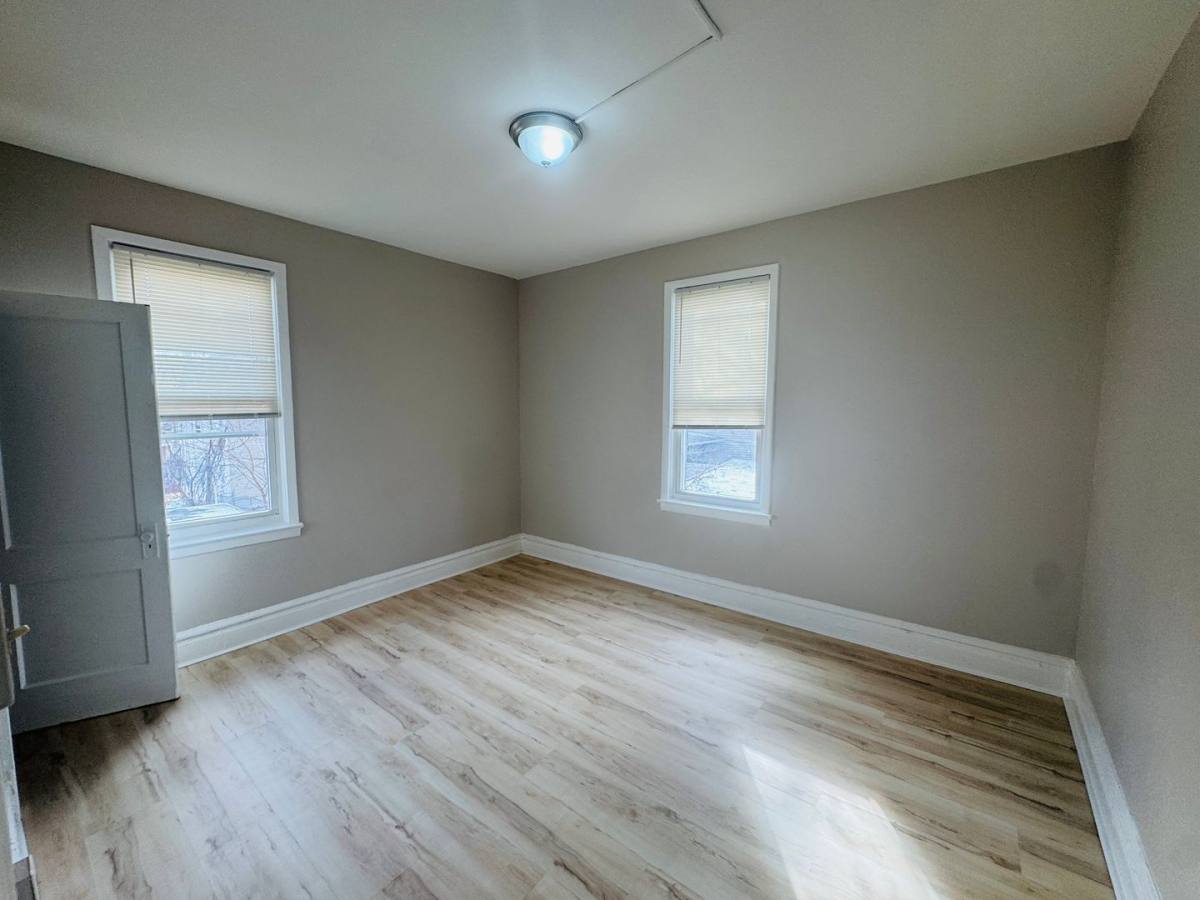 Apartment for rent at 14 Grant Ave, Newark, NJ 07112