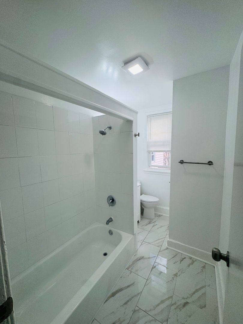 Apartment for rent at 14 Grant Ave, Newark, NJ 07112