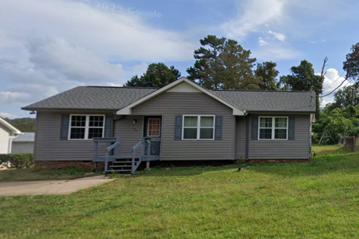 House for rent at 108 W 49th St, Anniston, AL 36206