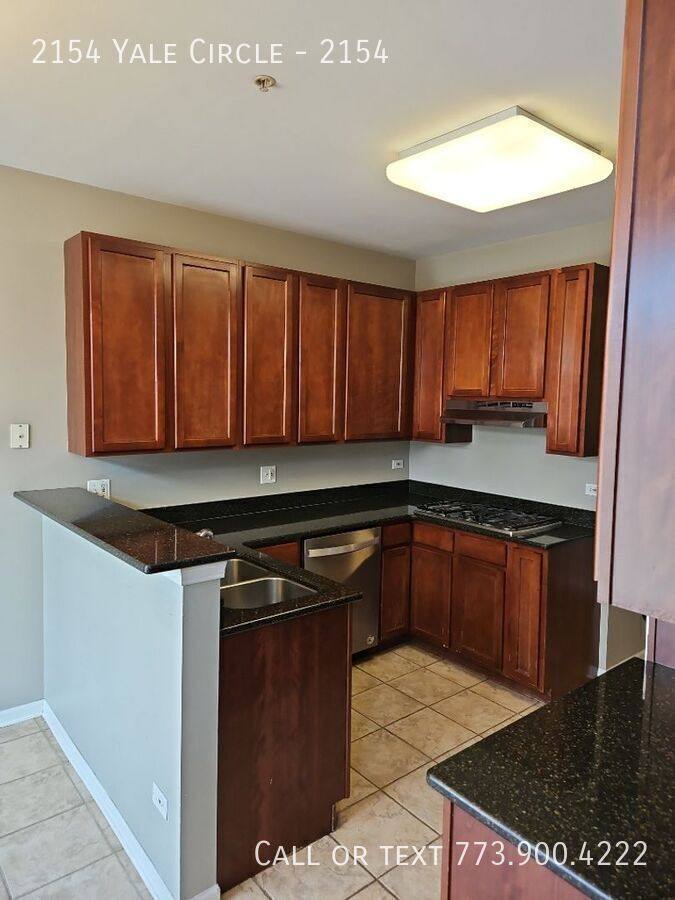 Townhouse for rent at 2154 Yale Circle, Hoffman Estates, IL 60192