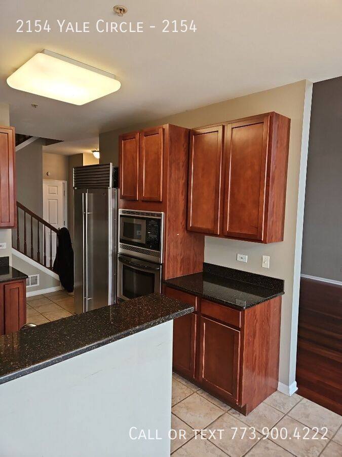 Townhouse for rent at 2154 Yale Circle, Hoffman Estates, IL 60192