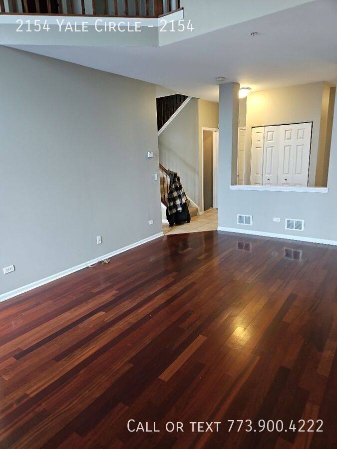 Townhouse for rent at 2154 Yale Circle, Hoffman Estates, IL 60192