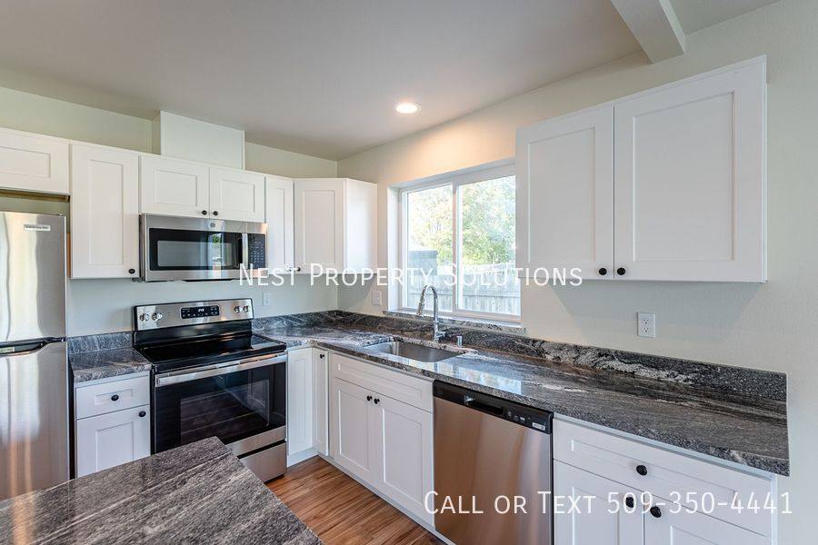 Apartment for rent at 1070 S Grand Dr #A, Moses Lake, WA 98837