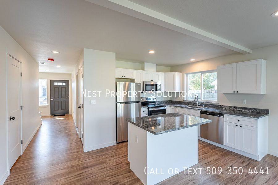 Apartment for rent at 1070 S Grand Dr #A, Moses Lake, WA 98837