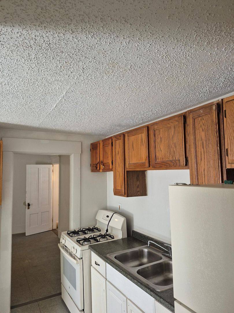 Apartment for rent at 453 Maple St, Manchester, NH 03103