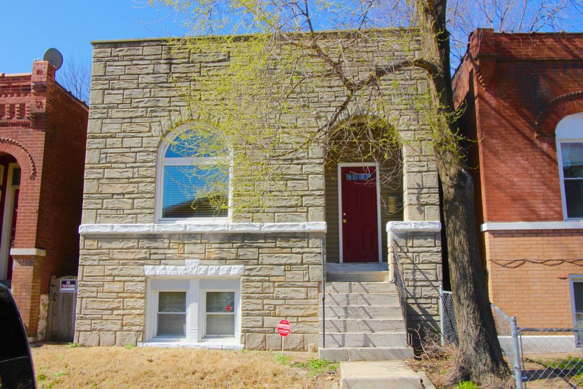 House for rent at 3239 Oregon Ave, Saint Louis, MO 63118
