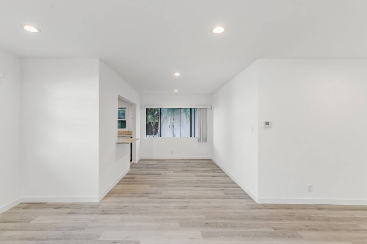 Apartment for rent at 1122 S Shenandoah St, Los Angeles, CA 90035