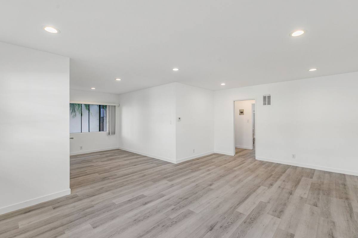Apartment for rent at 1122 S Shenandoah St, Los Angeles, CA 90035