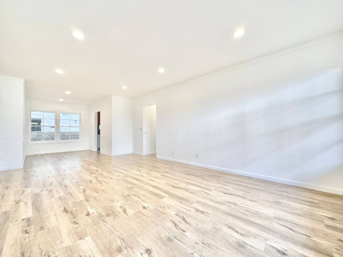 Apartment for rent at 1122 S Shenandoah St, Los Angeles, CA 90035