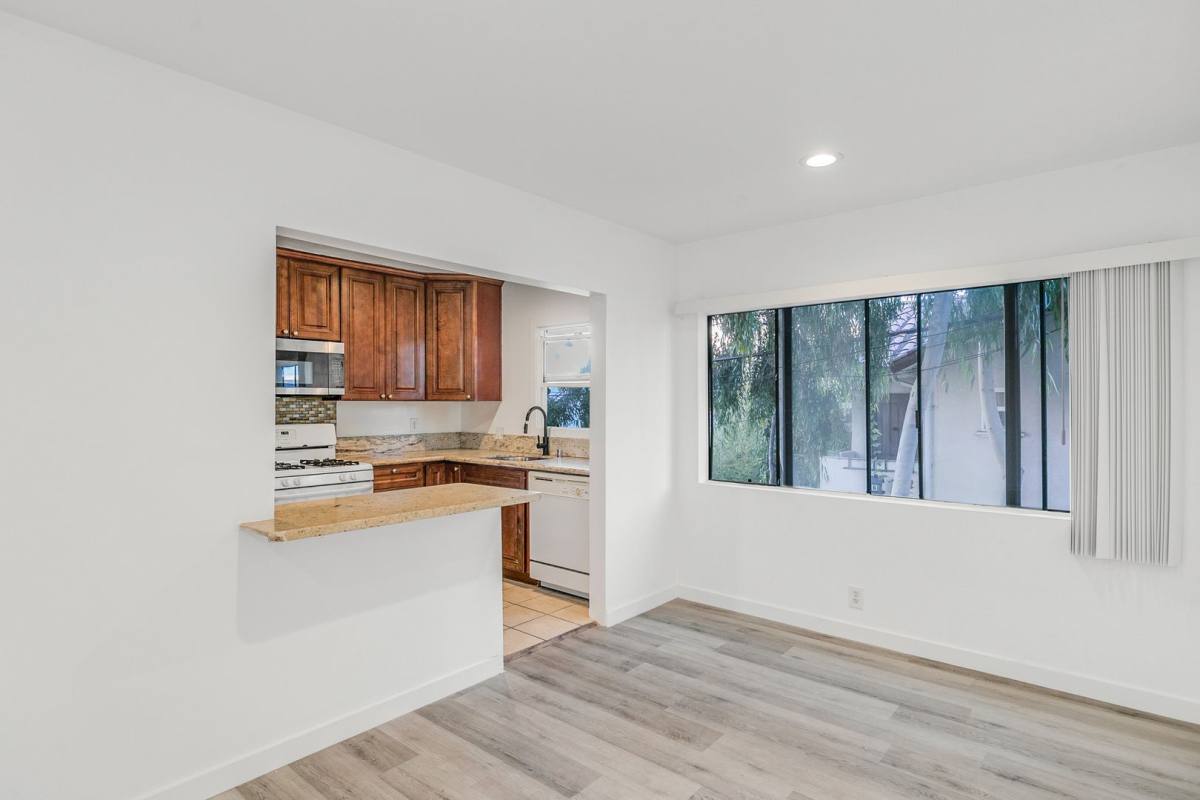 Apartment for rent at 1122 S Shenandoah St, Los Angeles, CA 90035