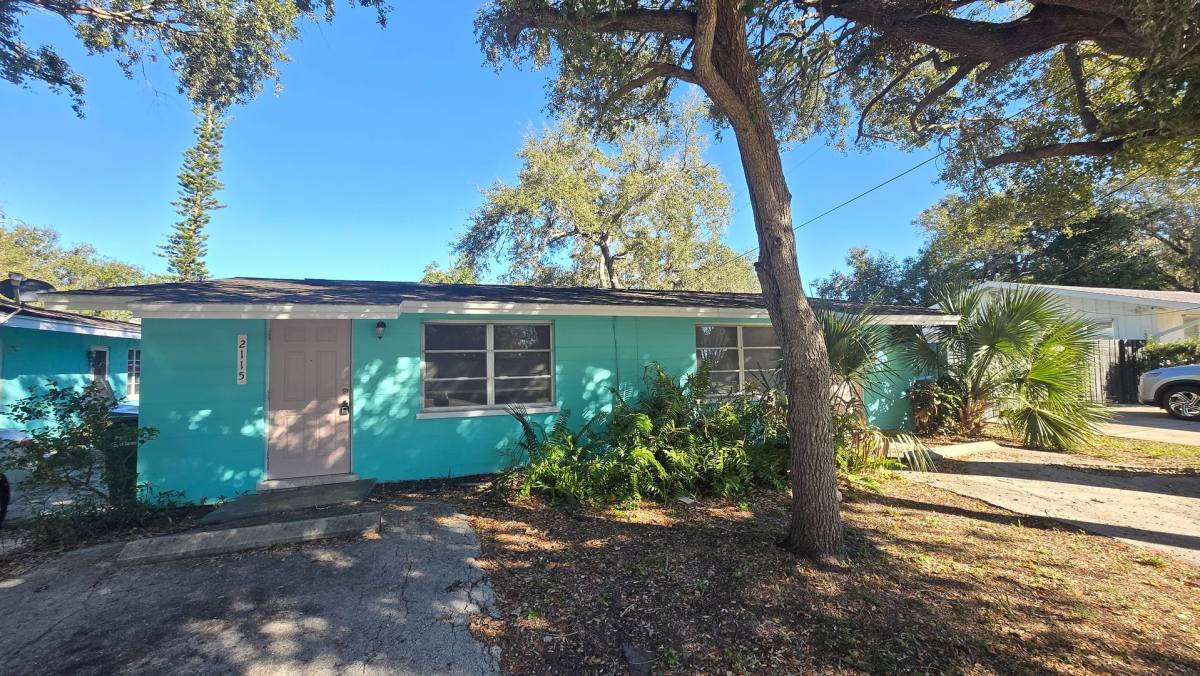 Apartment for rent at 2115 6th St, Sarasota, FL 34237