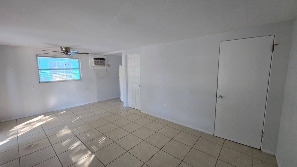 Apartment for rent at 2115 6th St, Sarasota, FL 34237