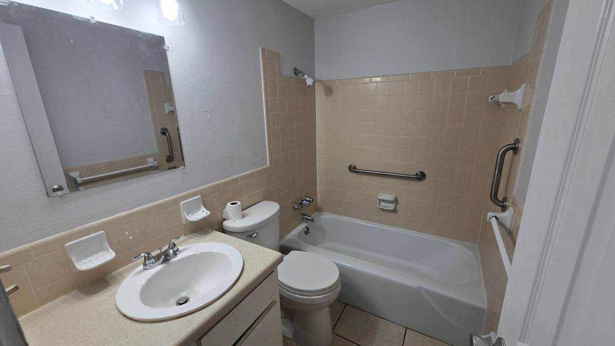 Apartment for rent at 2115 6th St, Sarasota, FL 34237