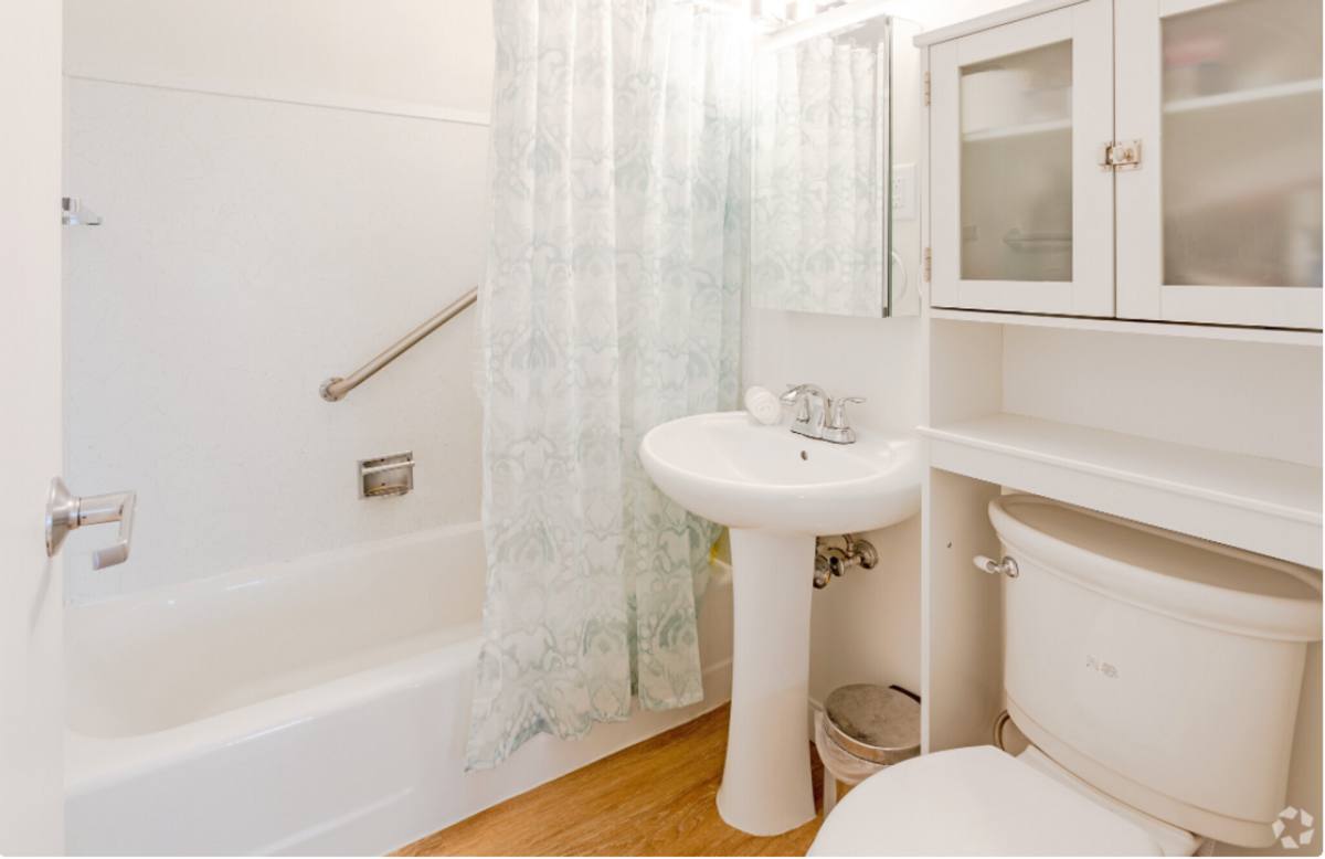 Apartment for rent at 100 Elizabeth St, Duluth, MN 55803