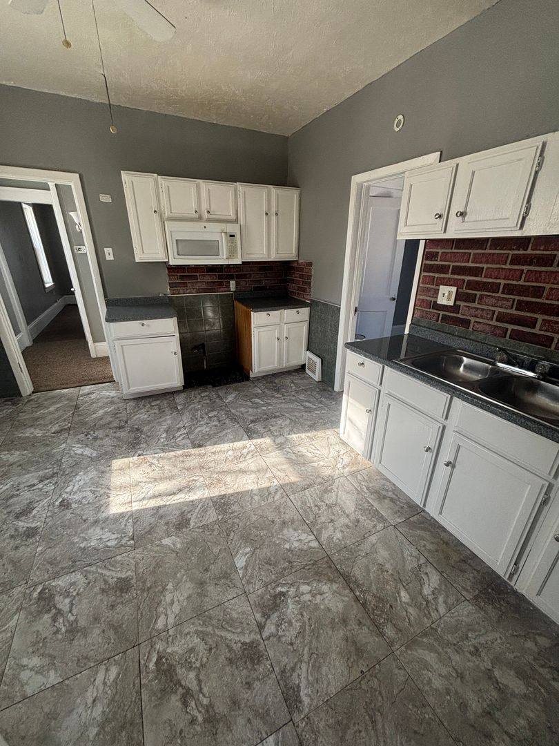 Apartment for rent at 365 E 161 St, Cleveland, OH 44110