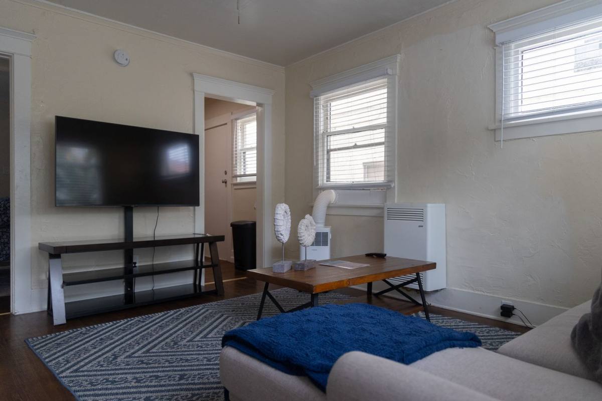 Apartment for rent at 1140 E 3rd St, Long Beach, CA 90802