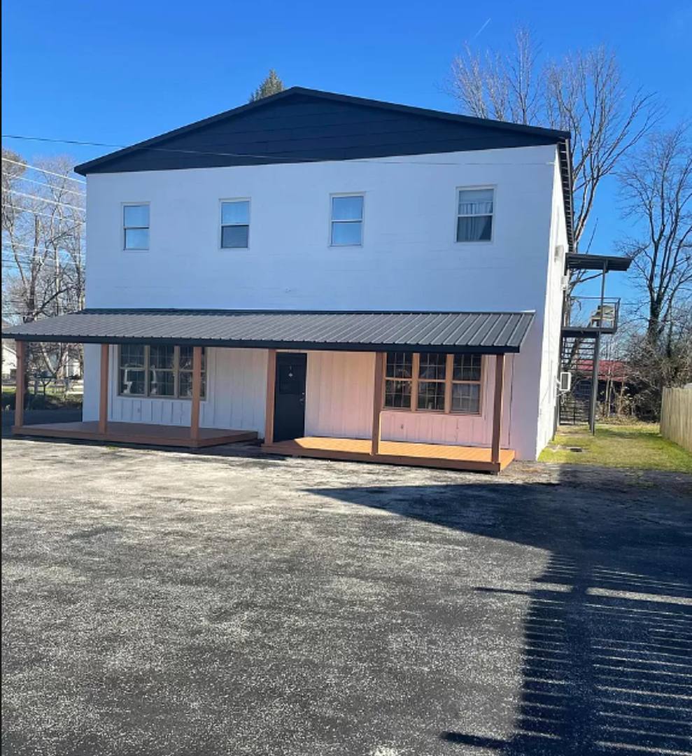 Apartment for rent at 212 Washington, Stanton, KY 40380