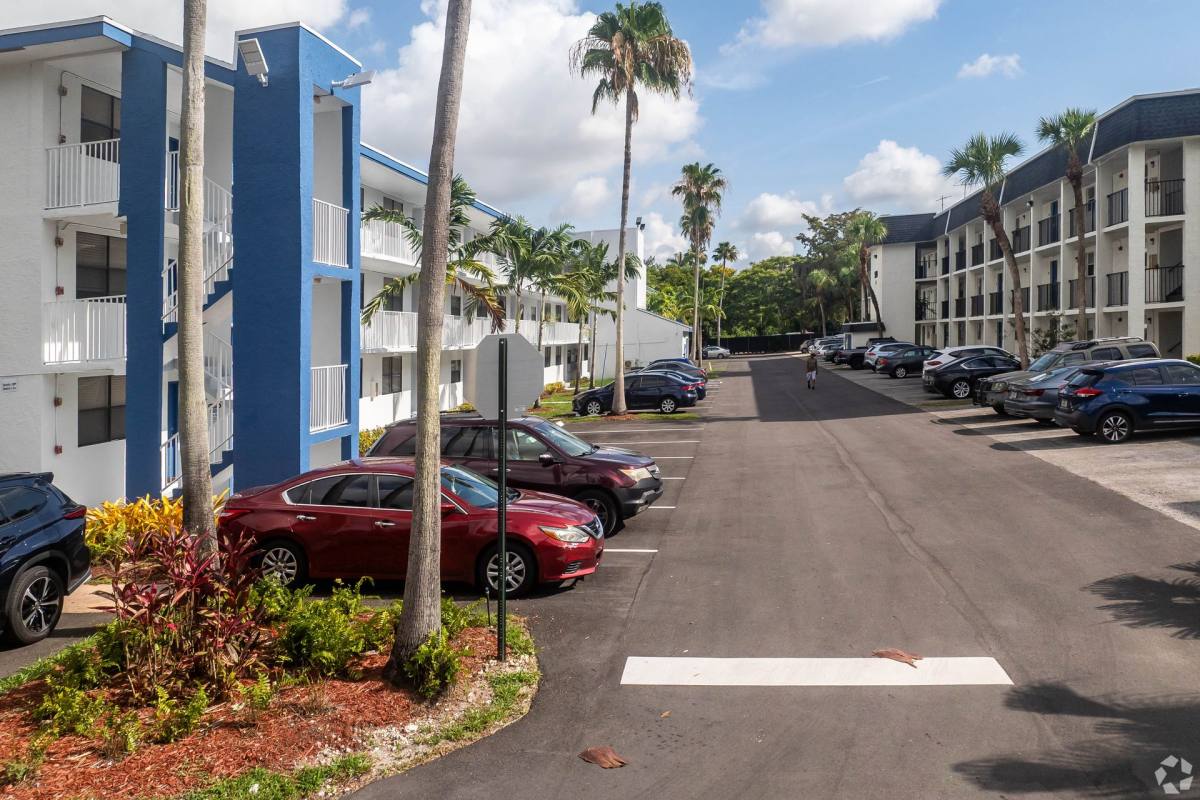 Apartment for rent at 5060 SW 64th Ave, Fort Lauderdale, FL 33314